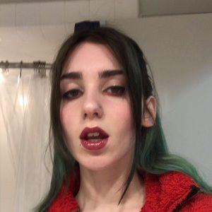 Meet your Posher, Claire